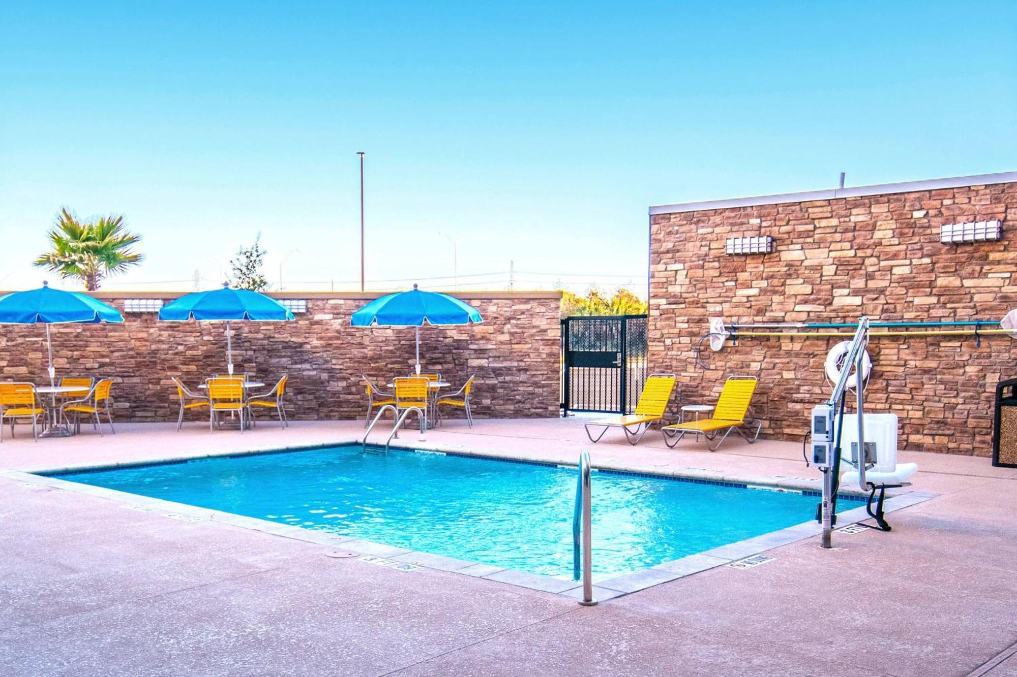 Fairfield Inn & Suites By Marriott San Antonio Brooks City Base Bagian luar foto
