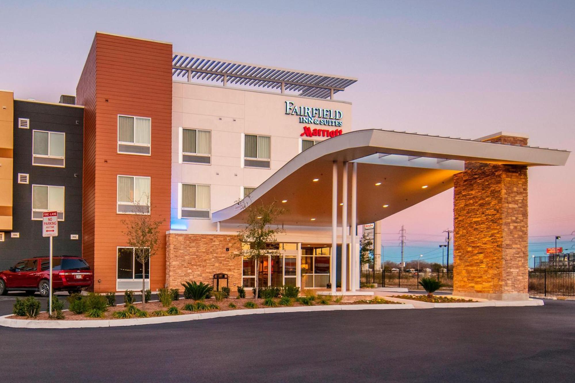 Fairfield Inn & Suites By Marriott San Antonio Brooks City Base Bagian luar foto